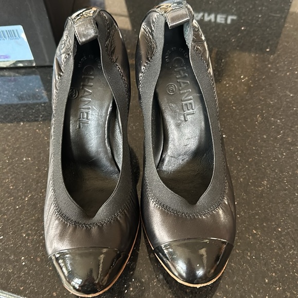 Chanel Elastic Ballet Interlocking CC Logo Pumps - Picture 3 of 9